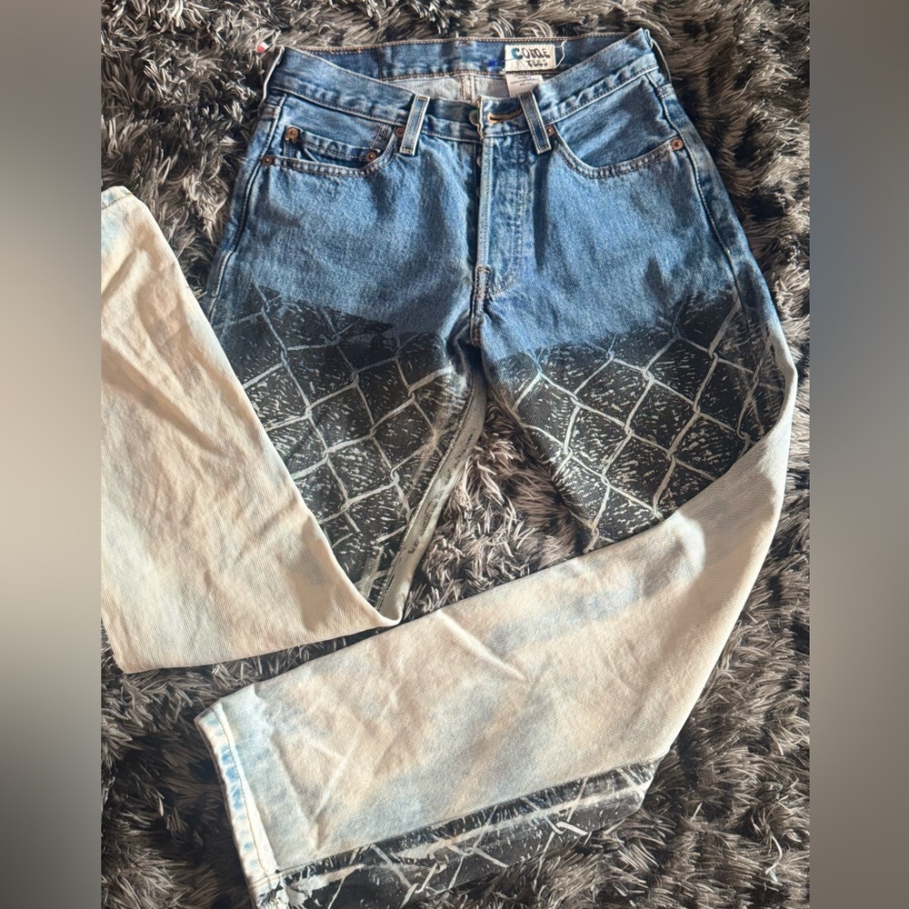 Levi’s Vintage 2004 Women’s Custom Bleached Painted 501’s Size 28​ - Picture 7 of 14